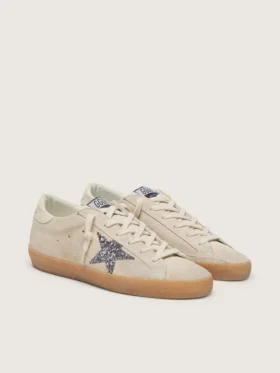Super-Star pour femme en daim gris glacé avec étoile pailletée argentée et languette de talon en cuir