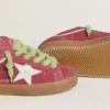 Super-Star pour femme en daim rouge avec étoile en cuir blanc et languette de talon en cuir argenté