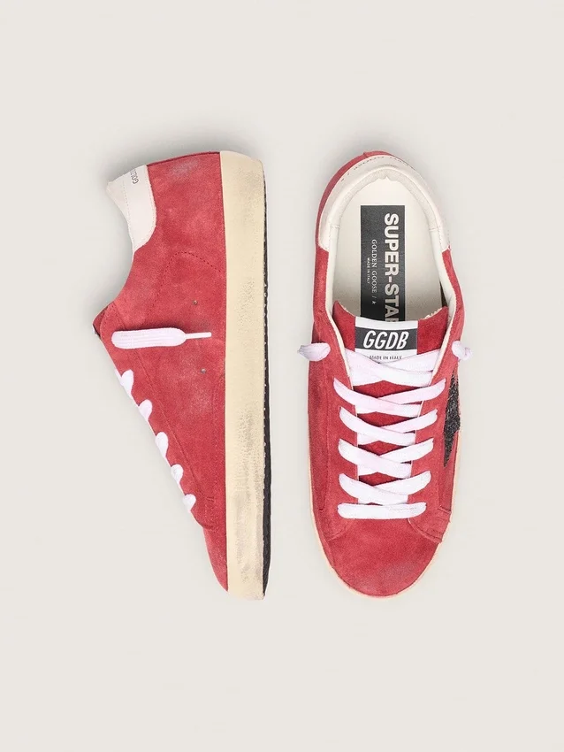 Super-Star pour femme en daim rouge avec étoile pailletée et languette de talon blanche