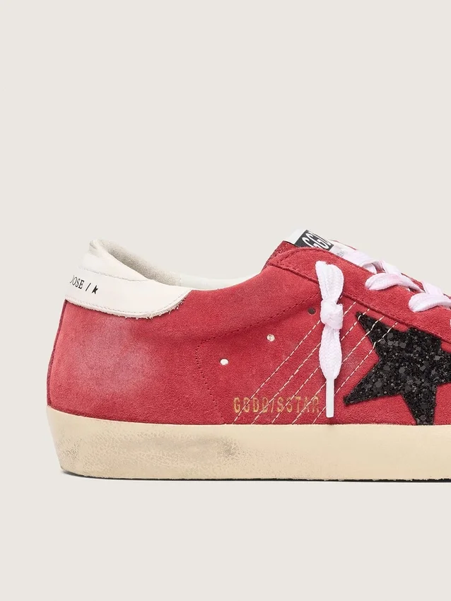 Super-Star pour femme en daim rouge avec étoile pailletée et languette de talon blanche