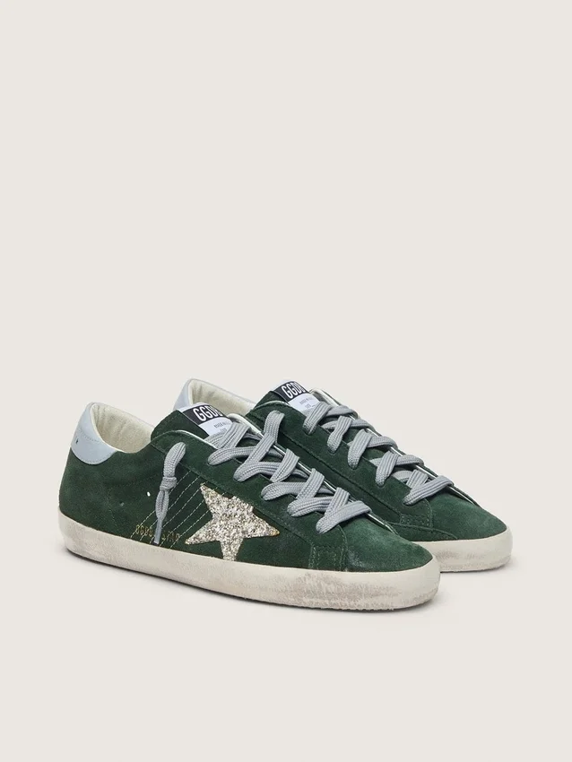 Super-Star pour femme en daim vert, avec étoile pailletée argentée et languette de talon en cuir