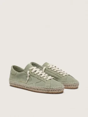 Super-Star pour femme en daim vert sauge avec étoile en daim ton sur ton et semelle cordée