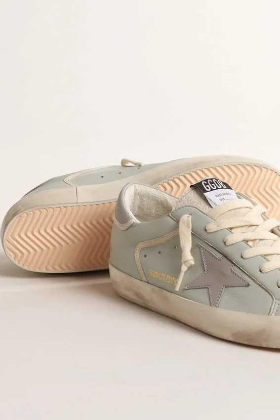 Super-Star pour femme en nappa bleu ciel avec étoile et languette de talon en cuir gris