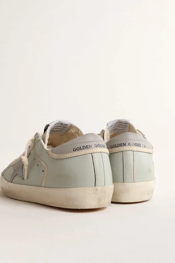 Super-Star pour femme en nappa bleu ciel avec étoile et languette de talon en cuir gris