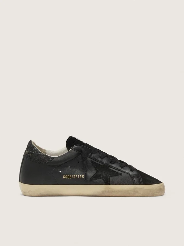 Super-Star pour femme en nappa noir avec étoile noire et languette de talon pailletée