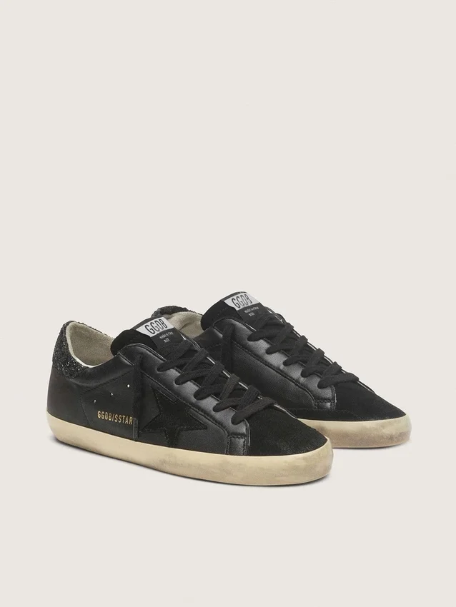 Super-Star pour femme en nappa noir avec étoile noire et languette de talon pailletée