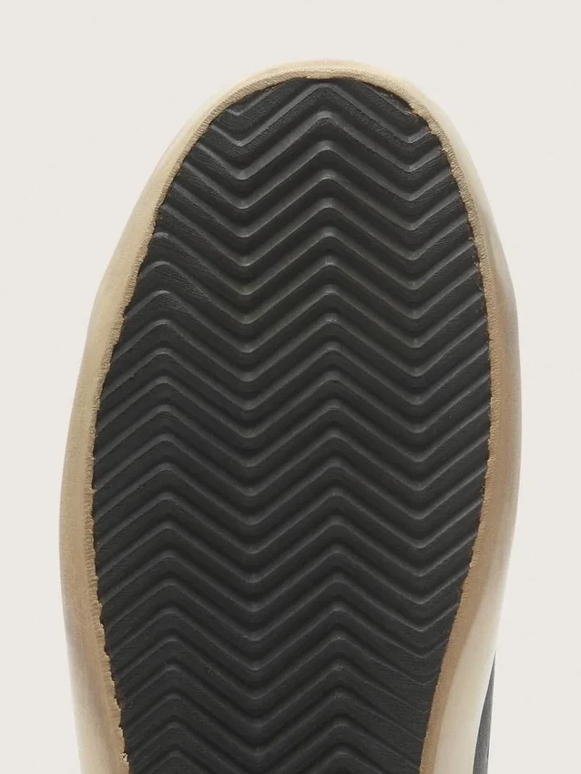 Super-Star pour femme en nappa noir avec étoile noire et languette de talon pailletée