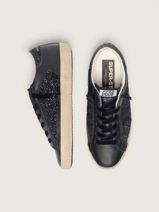 Super-Star pour femme en paillettes noires avec étoile en daim noir et empiècements en cuir