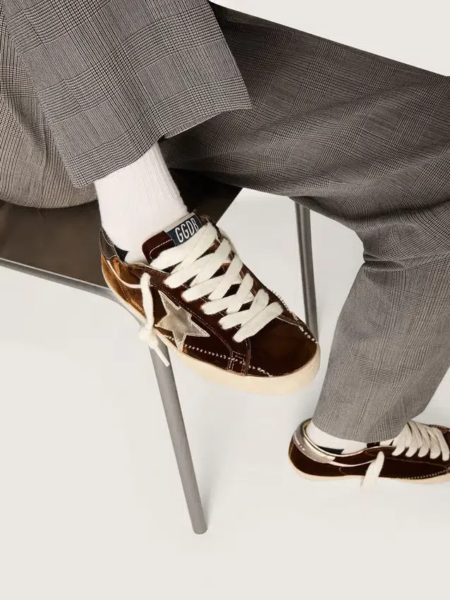 Super-Star pour femme en velours cognac avec étoile et languette de talon en cuir métallisé