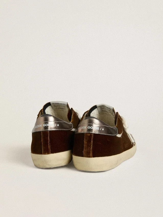 Super-Star pour femme en velours cognac avec étoile et languette de talon en cuir métallisé
