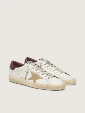 Super-Star pour homme avec étoile en daim couleur sable et languette de talon en cuir à imprimé croco rouge