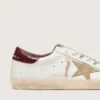 Super-Star pour homme avec étoile en daim couleur sable et languette de talon en cuir à imprimé croco rouge