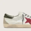 Super-Star pour homme avec étoile en daim rouge et languette de talon en cuir vert