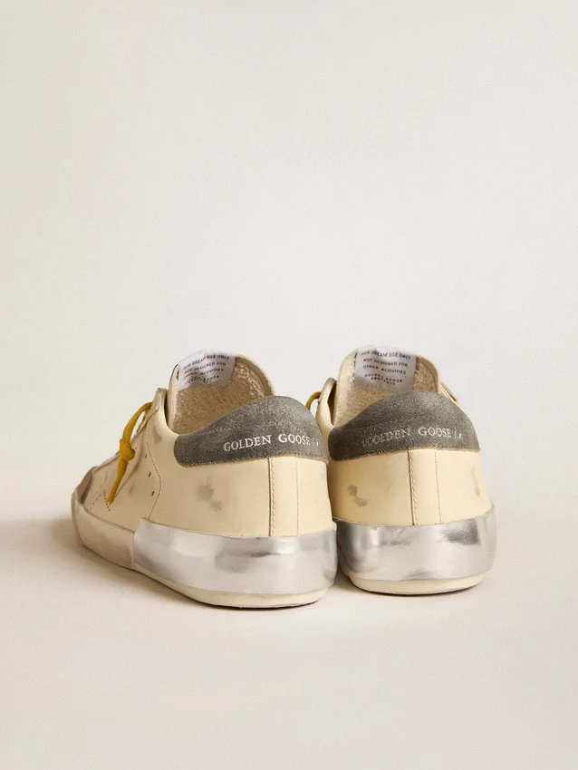 Super-Star pour homme en cuir avec étoile perforée et languette de talon en daim gris