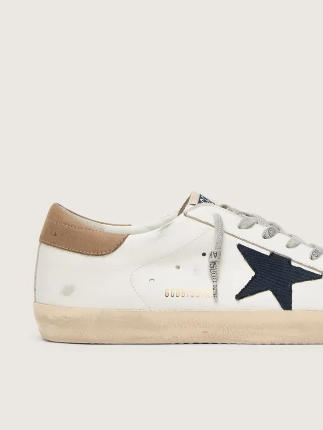 Super-Star pour homme en cuir blanc avec étoile en toile bleu nuit et languette de talon en cuir tabac