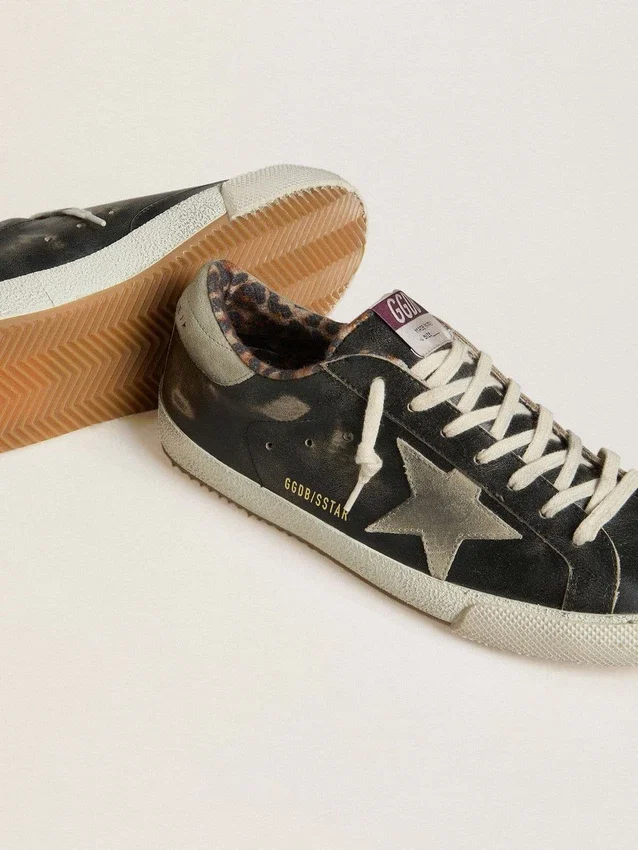Super-Star pour homme en cuir noir avec étoile et languette de talon en daim gris