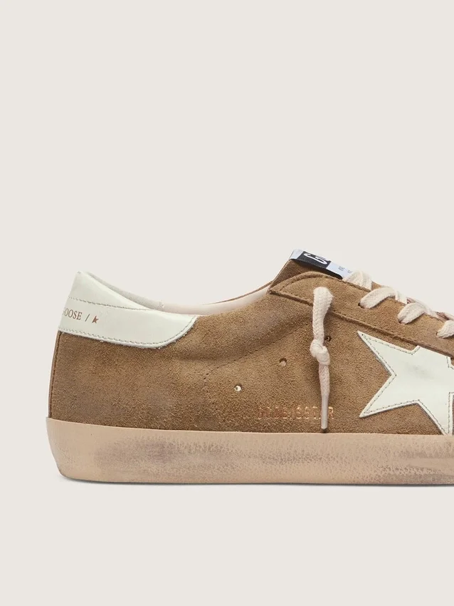 Super-Star pour homme en daim couleur tabac avec étoile en cuir blanc