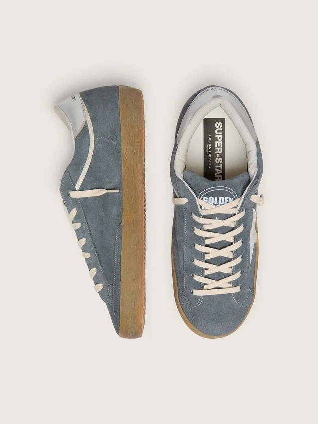 Super-Star pour homme en daim gris avec étoile en cuir blanc et languette de talon en cuir argenté