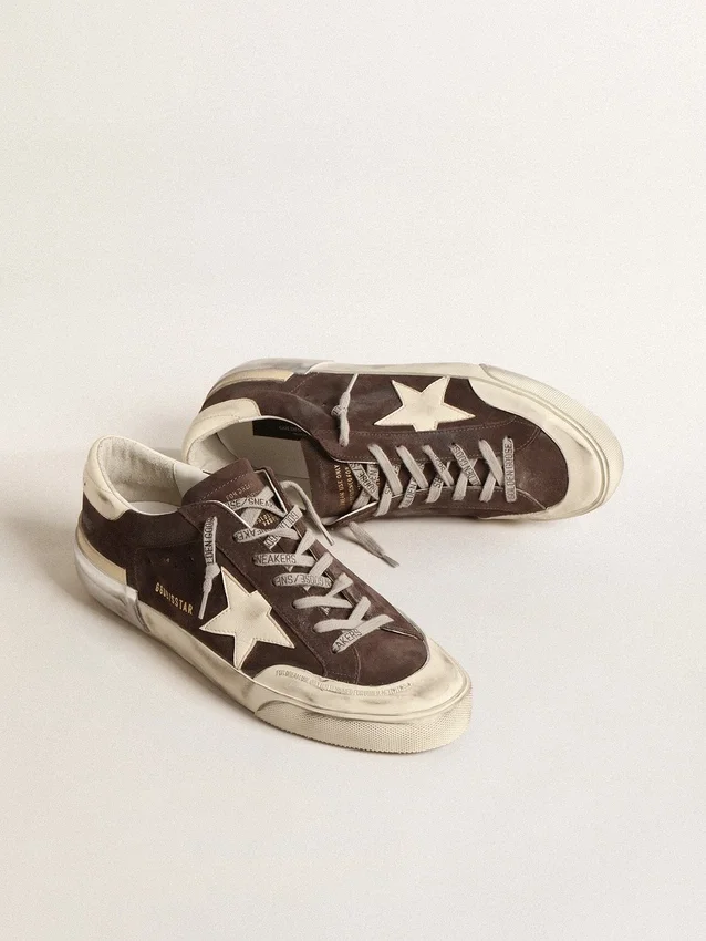 Super-Star pour homme en daim gris avec étoile et languette de talon en nappa écru