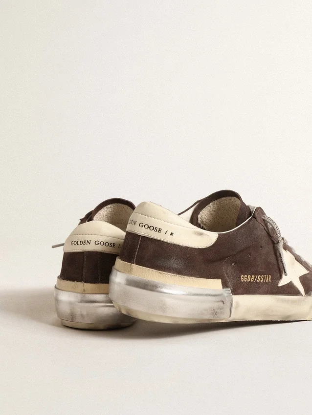 Super-Star pour homme en daim gris avec étoile et languette de talon en nappa écru