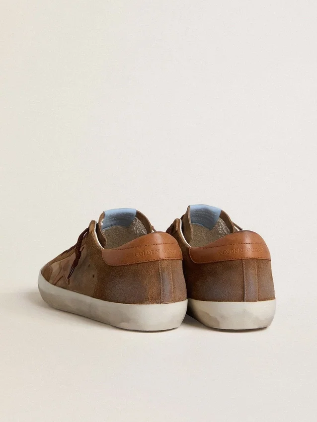 Super-Star pour homme en daim marron avec étoile et languette de talon en cuir beige