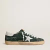 Super-Star pour homme en daim vert avec étoile en cuir métallisé argenté et languette de talon en cuir