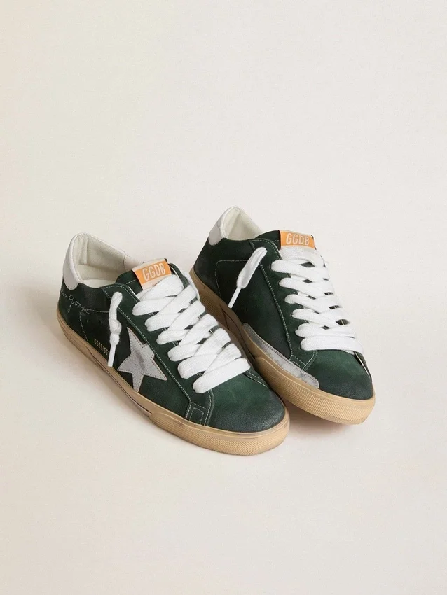 Super-Star pour homme en daim vert avec étoile en cuir métallisé argenté et languette de talon en cuir