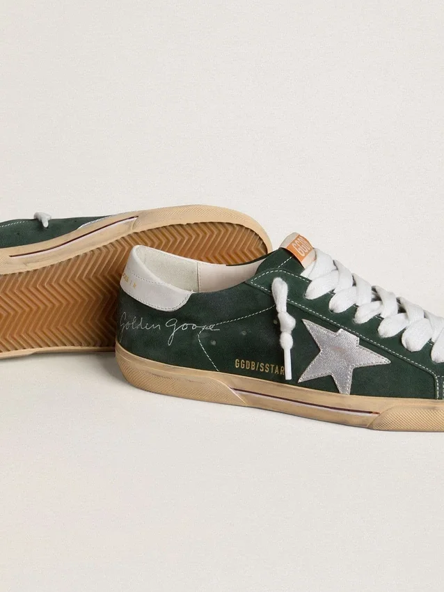 Super-Star pour homme en daim vert avec étoile en cuir métallisé argenté et languette de talon en cuir