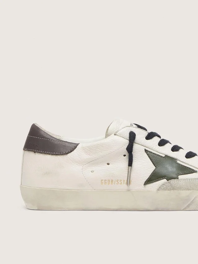Super-Star pour homme en nappa avec étoile en cuir vert et languette de talon en cuir gris