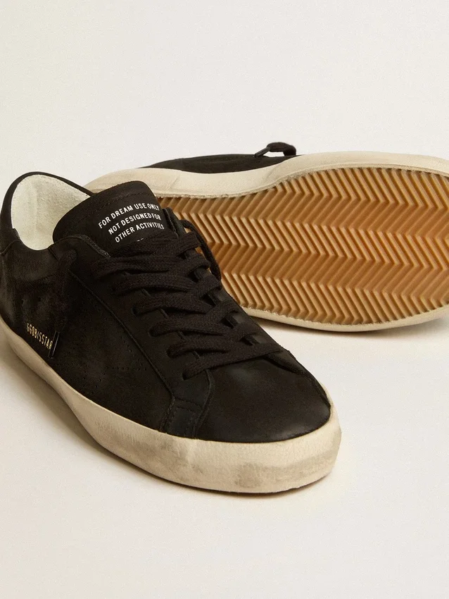 Super-Star pour homme en nubuck noir avec étoile perforée et languette de talon en nubuck noir