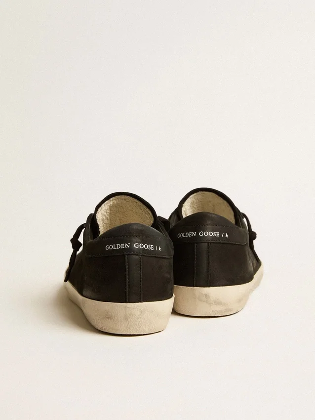 Super-Star pour homme en nubuck noir avec étoile perforée et languette de talon en nubuck noir