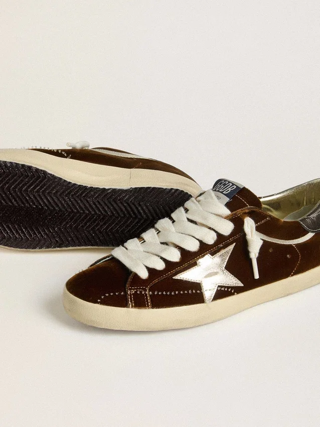 Super-Star pour homme en velours cognac avec étoile et languette au talon en cuir métallisé