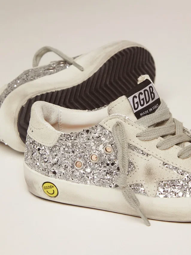 Super-Star Young avec paillettes argentées