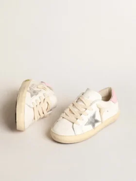 Super-Star Young avec étoile en cuir argenté et languette de talon rose