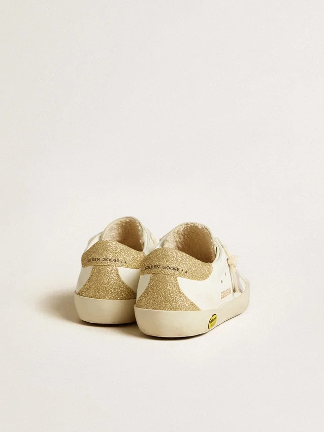Super-Star Young avec étoile en cuir lilas et languette de talon pailletée