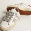 Super-Star Young avec étoile en daim et languette de talon en cuir rouge