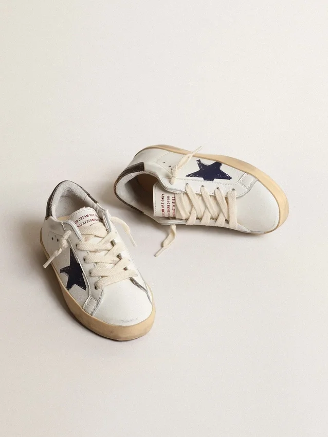 Super-Star Young en cuir nappa avec une étoile imprimée et une languette de talon noire