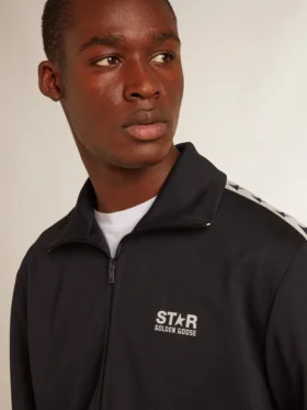 Sweat-shirt bleu foncé avec bande blanche et étoiles bleues contrastantes