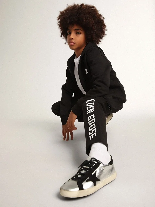 Sweat-shirt à capuche noir avec étoile et logo blancs contrastés