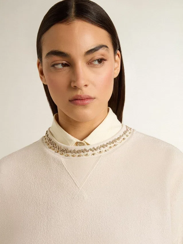 Sweat-shirt court en coton crème pour femme, orné de cristaux sur le devant