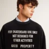 Sweat-shirt noir à col rond avec lettrage brodé