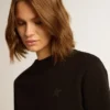 Sweat-shirt noir de la Star Collection avec une étoile ton sur ton sur le devant