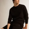 Sweat-shirt noir de la Star Collection avec une étoile ton sur ton sur le devant