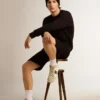 Sweat-shirt noir de la Star Collection avec une étoile ton sur ton sur le devant