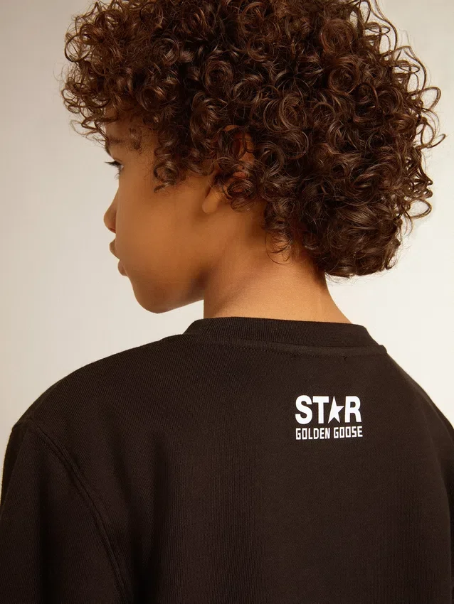 Sweat-shirt noir pour garçon avec une grande étoile blanche sur le devant