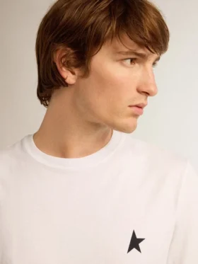 T-shirt de la Star Collection avec une étoile noire sur le devant