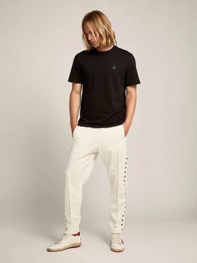 T-shirt noir de la Star Collection avec une étoile ton sur ton sur le devant