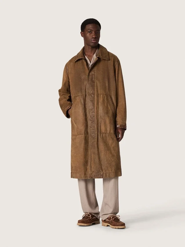 Trench-coat unisexe en sergé ciré marron avec détails en cuir