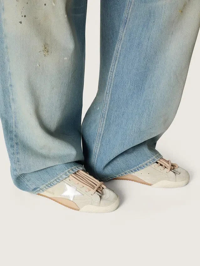 True-Star pour femme en daim gris clair avec étoile argentée métallisée et languette au talon