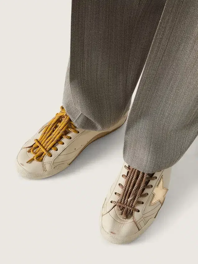 True-Star pour homme en cuir nappa blanc avec étoile en cuir doré à la feuille et languette de talon en daim beige
